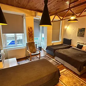 new-pera-suites.istanbul-turkeyhotels.com/